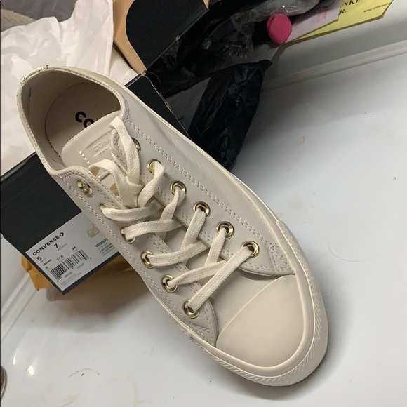 cream leather converse womens